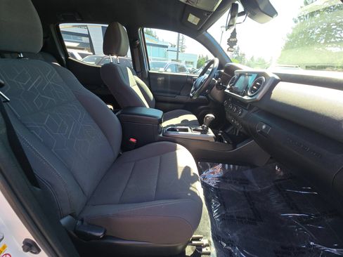 Used 2018 Toyota Tacoma TRD Sport RWD image 11