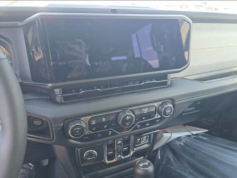Used 2025 Jeep Wrangler Unlimited Sahara w/ Safety Group AWD/4WD image 8