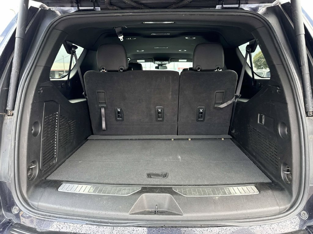 Used 2024 Chevrolet Suburban RST RWD image 8