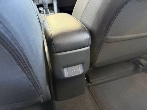 Used 2025 Nissan Versa SV FWD image 23