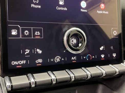 Certified 2025 GMC Terrain Elevation w/ Technology Package II AWD/4WD image 18