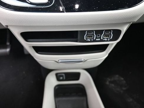 Used 2023 Chrysler Pacifica Touring-L FWD image 24