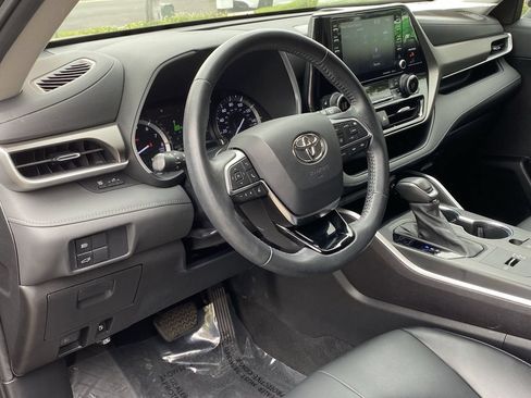 Used 2021 Toyota Highlander XLE FWD image 22
