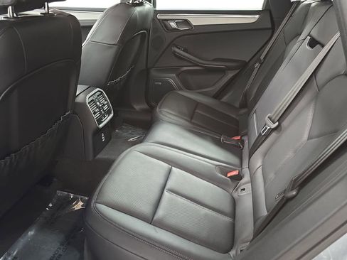 Certified 2025 Porsche Macan image 24
