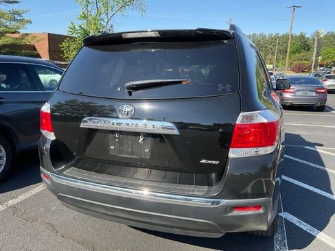 Used 2013 Toyota Highlander Plus AWD/4WD image 4