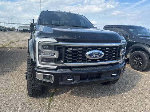 Used 2024 Ford F450 Platinum w/ FX4 Off-Road Package AWD/4WD image 5