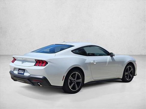 Used 2025 Ford Mustang Coupe RWD image 5