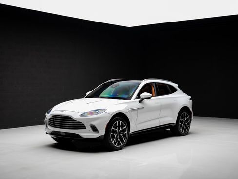 Used 2023 Aston Martin DBX AWD/4WD image 4