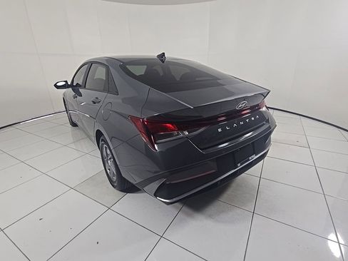 Used 2024 Hyundai Elantra SE image 6