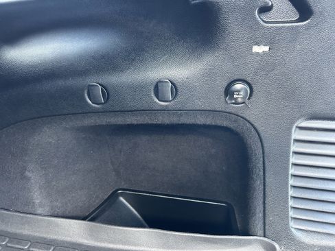 Used 2018 Jeep Grand Cherokee Limited image 15