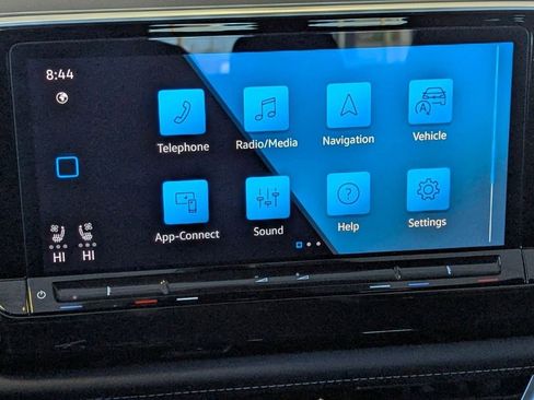 Used 2025 Volkswagen Atlas SE image 27