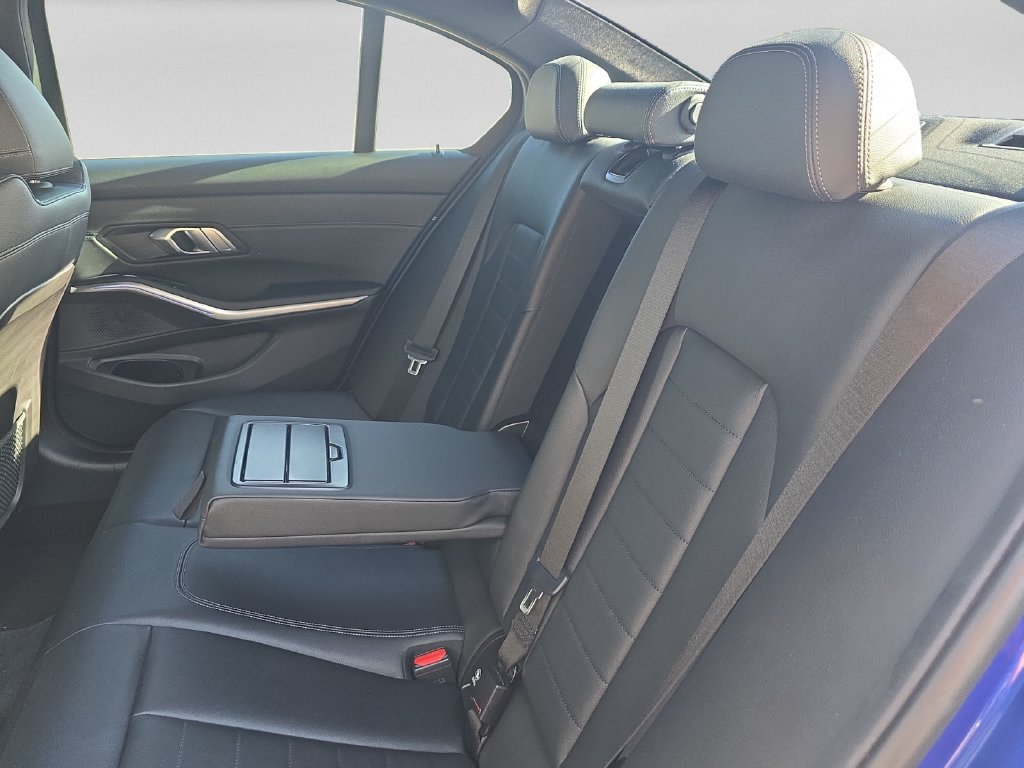 Used 2022 BMW 330i Sedan w/ M Sport Package RWD image 26
