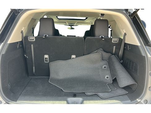 Used 2025 Nissan Pathfinder SV w/ SV Premium Package FWD image 9