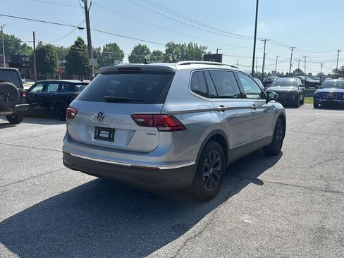 Used 2023 Volkswagen Tiguan SE AWD/4WD image 5