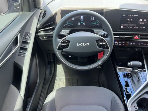 New 2026 Kia Niro LX FWD image 12