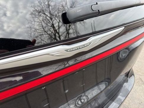 Used 2023 Chrysler Pacifica Touring-L image 48