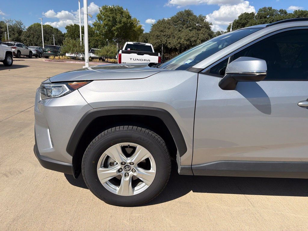 Used 2020 Toyota RAV4 XLE w/ Convenience Package FWD image 2