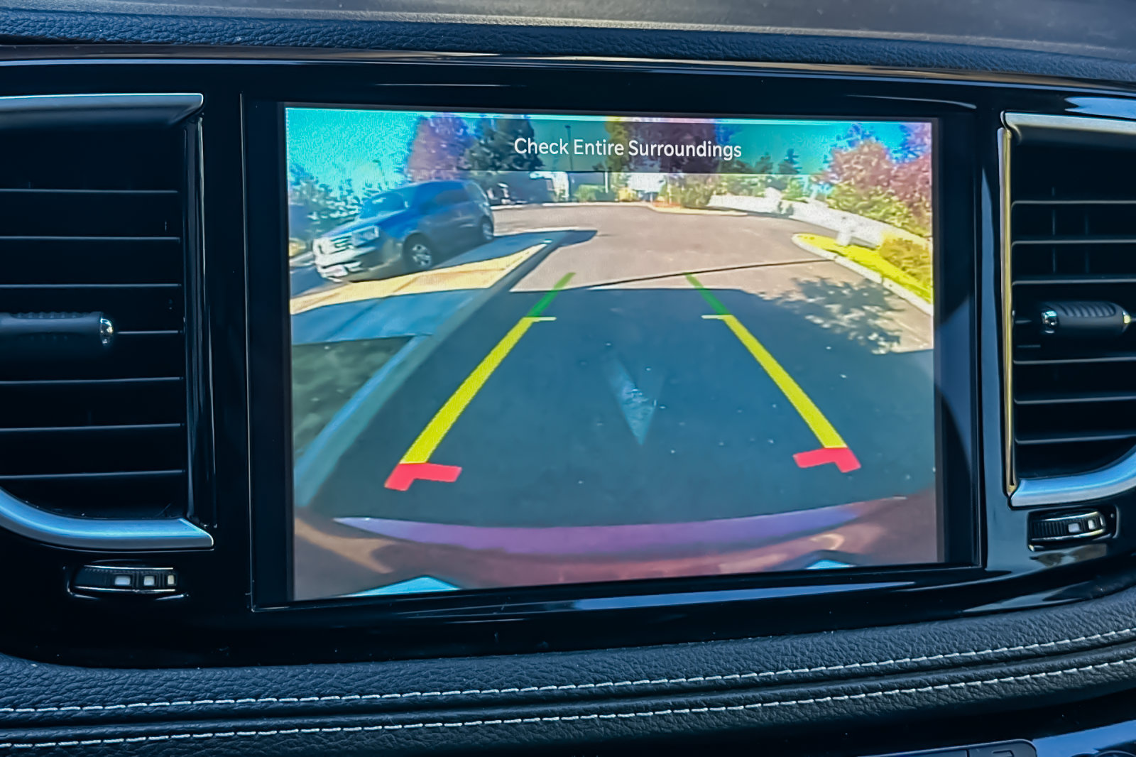 Used 2023 Chrysler Pacifica Limited FWD image 27