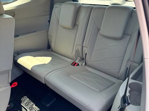 Used 2024 Volkswagen Atlas SE w/ Panoramic Sunroof Package AWD/4WD image 13