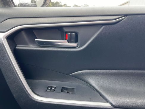 Used 2019 Toyota RAV4 XLE FWD image 19