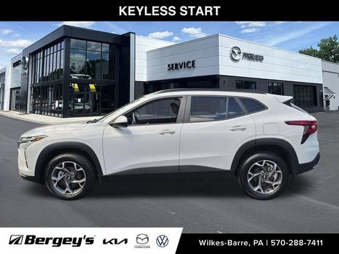 Used 2024 Chevrolet Trax LT w/ LT Convenience Package FWD image 10
