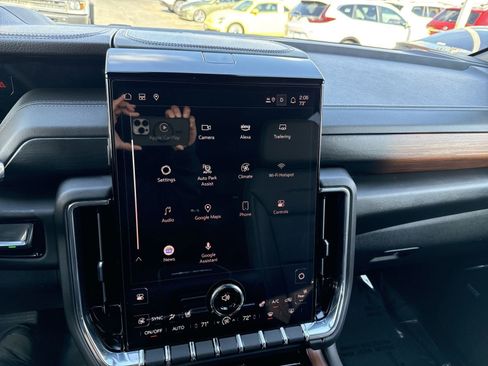 Used 2025 GMC Yukon XL Denali image 18