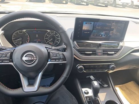 New 2026 Nissan Altima 2.5 SR AWD/4WD image 13