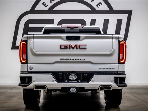 Used 2024 GMC Sierra 1500 Denali w/ Denali Reserve Package image 10