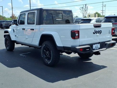 Used 2024 Jeep Gladiator Sport AWD/4WD image 5