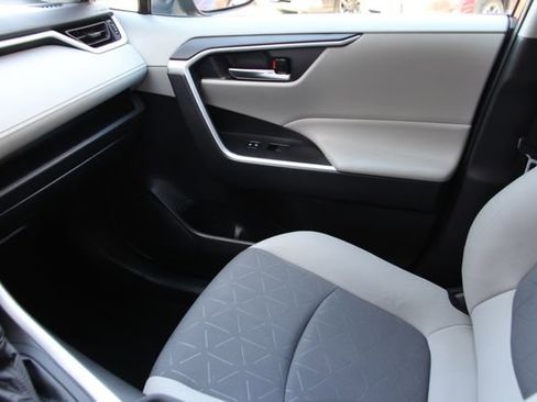 Used 2021 Toyota RAV4 XLE image 32
