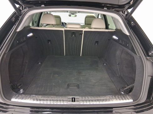 Used 2022 Audi e-tron Premium Plus image 31