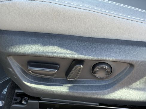 Used 2025 Toyota Camry SE image 19