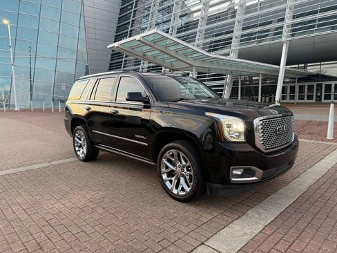 Used 2017 GMC Yukon Denali w/ Open Road Package RWD image 3