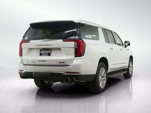 Used 2025 GMC Yukon XL Denali AWD/4WD image 5