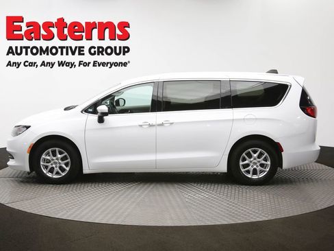 Used 2023 Chrysler Voyager LX image 60