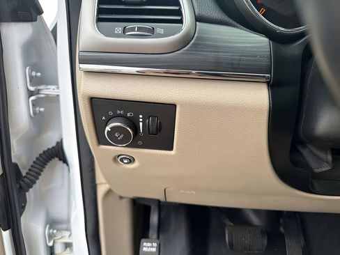 Used 2019 Jeep Grand Cherokee Limited w/ Luxury Group II image 29