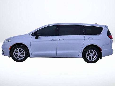 Used 2024 Chrysler Pacifica Limited image 1