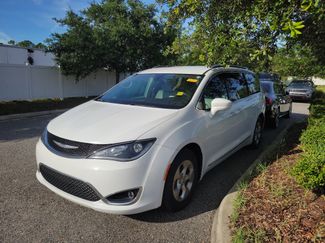 Used 2017 Chrysler Pacifica Touring-L Plus FWD video 1