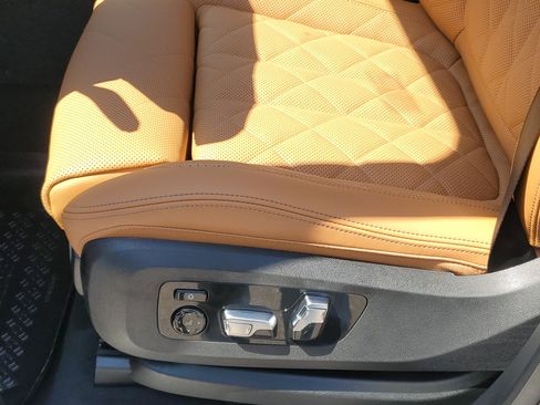 New 2026 BMW X5 xDrive40i w/ M Sport Package AWD/4WD image 9