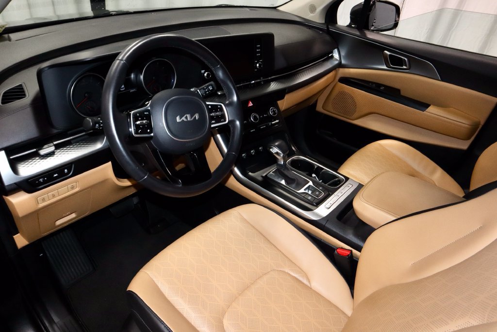 Used 2024 Kia Carnival LX FWD image 25