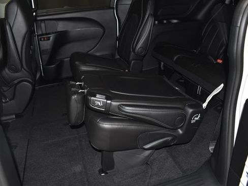 New 2026 Chrysler Pacifica Select w/ S Appearance Package image 31