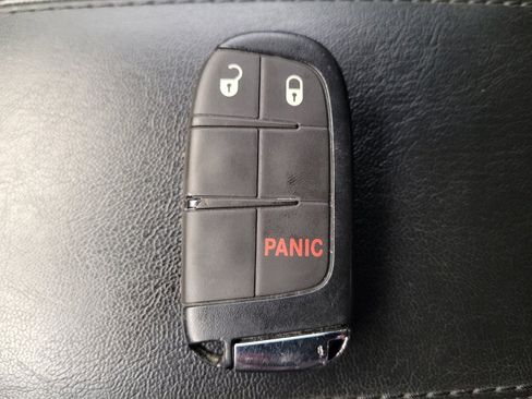 Used 2024 Jeep Compass Latitude image 32