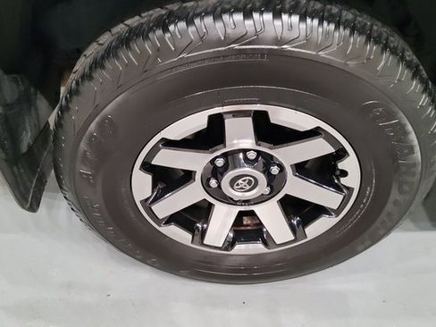 Used 2024 Toyota 4Runner TRD Off-Road image 36