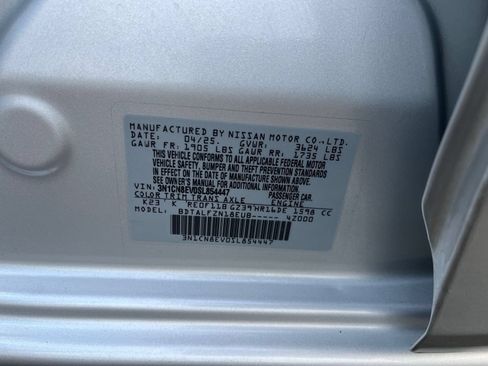 Used 2025 Nissan Versa SV FWD image 27