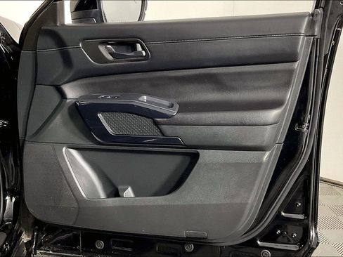 Certified 2024 Nissan Pathfinder SV image 25