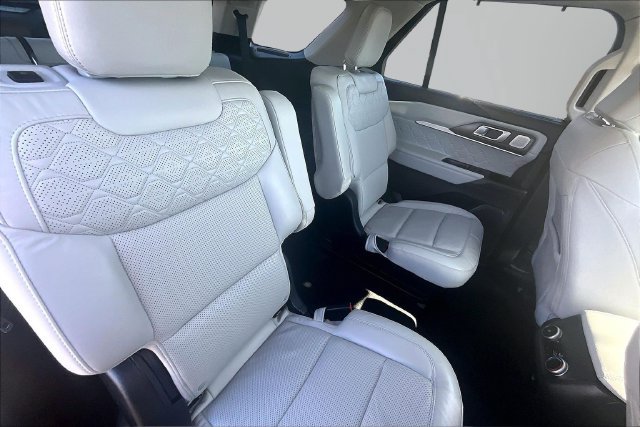 Used 2025 Ford Explorer Platinum w/ LUX Leather Package AWD/4WD image 27
