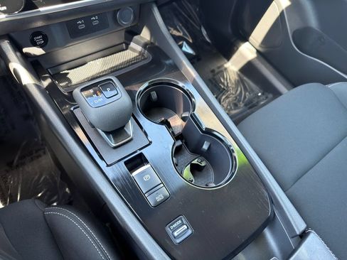 Used 2024 Nissan Rogue S FWD image 28