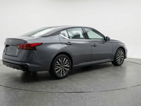 Used 2025 Nissan Altima 2.5 SV image 9