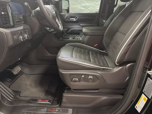 Used 2025 GMC Sierra 2500 AT4X image 9