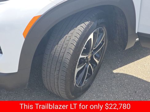 Used 2025 Chevrolet TrailBlazer LT FWD image 36